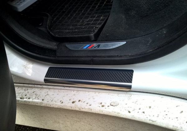 Накладки на внутренние пороги с надписью, нерж. сталь+карбон, 4 шт. Alu-Frost 29-1504 для BMW X6