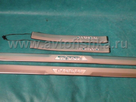 Nissan Qashqai +2 (08-) накладки порогов дверных проемов, из нержавеющей стали с подсветкой "Qashqai".