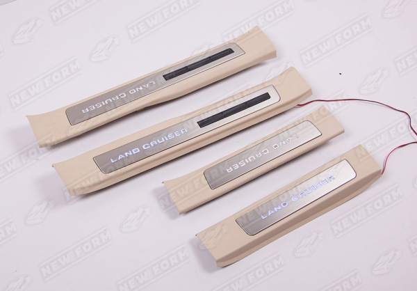 Toyota Land Cruiser LC 300 2021 - н.в. Накладки на пороги бежевые