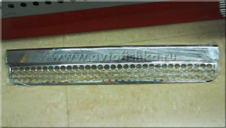 Hummer H3 (05-) накладка решетки переднего бампера, центральная