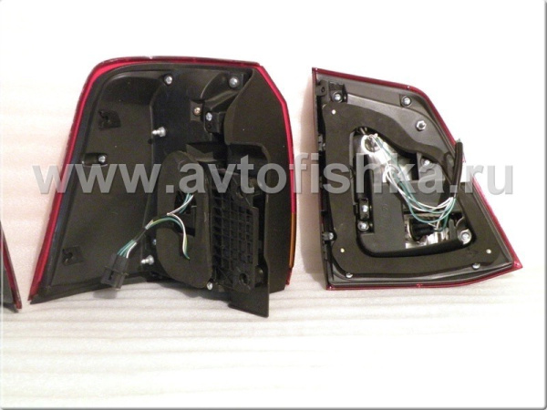 Toyota Land Cruiser 200 (07-15) фонари задние красные, дизайн Lexus