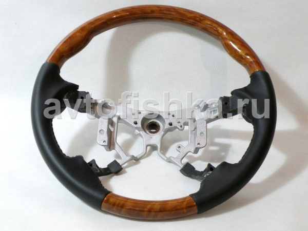 Toyota Camry 40, Highlander, Hilux (2006-) спортивный руль с отделкой из черной кожи и темного дерева.