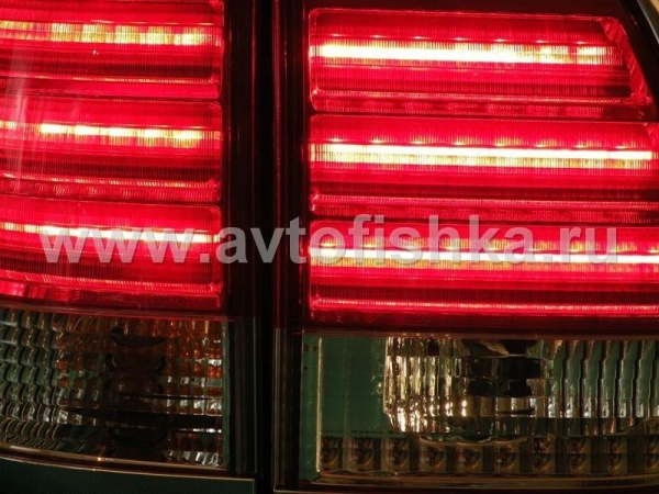 Toyota Land Cruiser 200 (2008-) фонари задние светодиодные красно-хромированные, дизайн Lexus LX570, комплект лев.+прав.