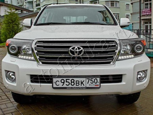 Toyota Land Cruiser 200 (07-15) решетка радиатора черная с хромированной рамкой BROWNSTONE