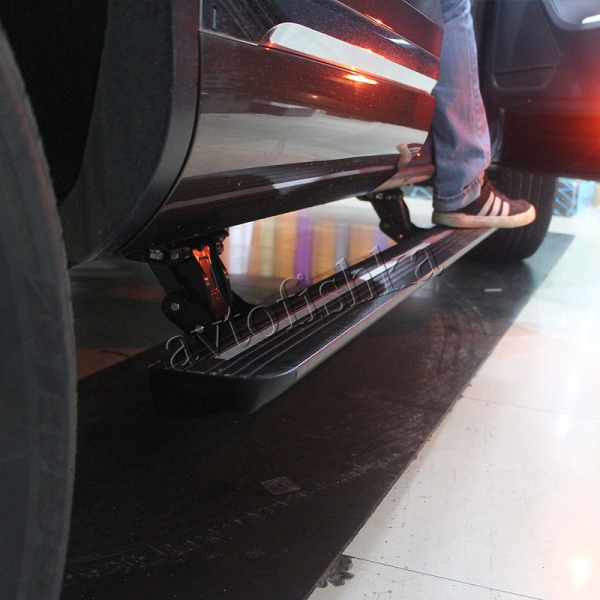 Volkswagen Touareg 2003-2010 штатные выезжающие электропороги автоматические