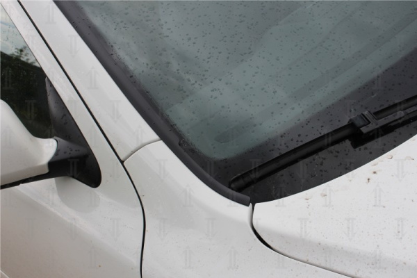 Skoda Octavia (04–/09–) Дефлектор лобового стекла