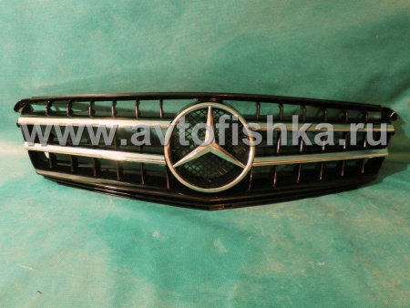 Mercedes C-class W204 (08-) седан решетка радиатора черная со звездой, дизайн AMG, 2 ламели.