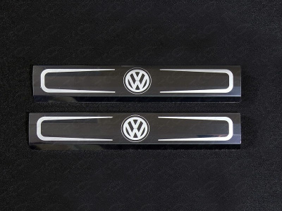 Volkswagen Touareg (14–) Накладки на пороги внутренние (зеркальные надпись логотип Volkswagen)