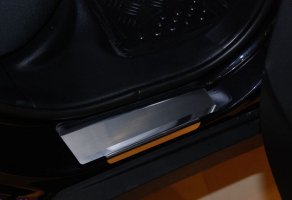 Накладки на внутренние пороги с надписью, нерж. сталь, 4 шт. Alu-Frost 08-1254 для KIA Sportage IV (QL)