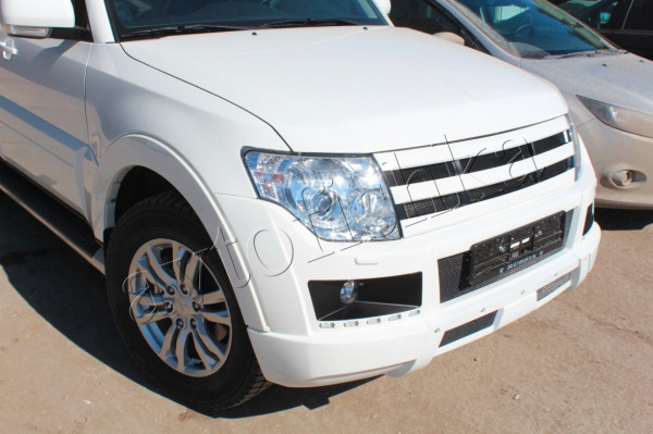 Mitsubishi Pajero 4 (06 – 15) бампер передний Broomer Design (в сборе)