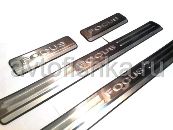 Ford Focus (05-08, 09-) седан, хэтчбек накладки порогов дверных проемов из нержавеющей стали с логотипом Ford, комплект 4 шт.
