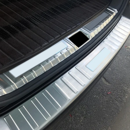 Накладка на задний бампер и порог багажника с загибом, нерж. сталь для VW Passat (B8)