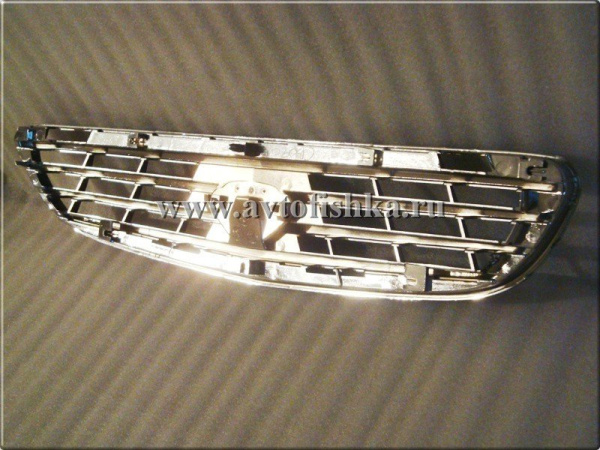 Nissan Maxima QX III (00-06) решетка радиатора черная с хромом.