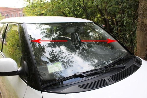 Skoda Fabia (07–/11–) Дефлектор лобового стекла