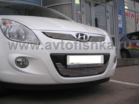 Hyundai i20 (09-) накладка на решетку бампера