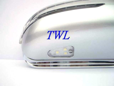 Mercedes C-class W202 корпуса боковых зеркал серебристые, со светодиодными поворотниками и подсветкой Welcome, хромированная рамка, комплект 2 шт.