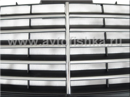 Mercedes C-class W202 черная вставка в штатную рамку радиаторной решетки, дизайн "Авангард".