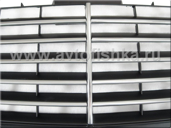 Mercedes C-class W202 черная вставка в штатную рамку радиаторной решетки, дизайн "Авангард".