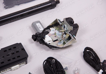 Toyota Land Cruiser LC 300 2021 - н.в. Доводчики багажника