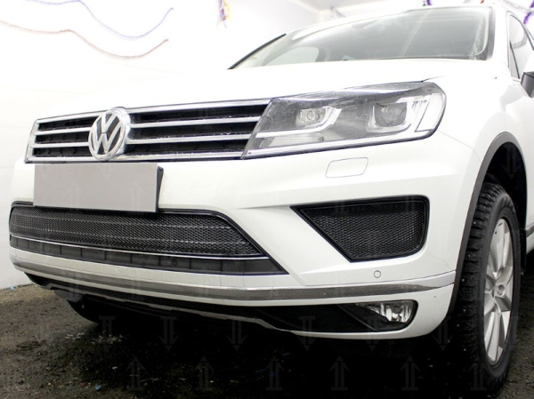 Volkswagen Touareg (14–) Защита радиатора Premium, чёрная, центральная