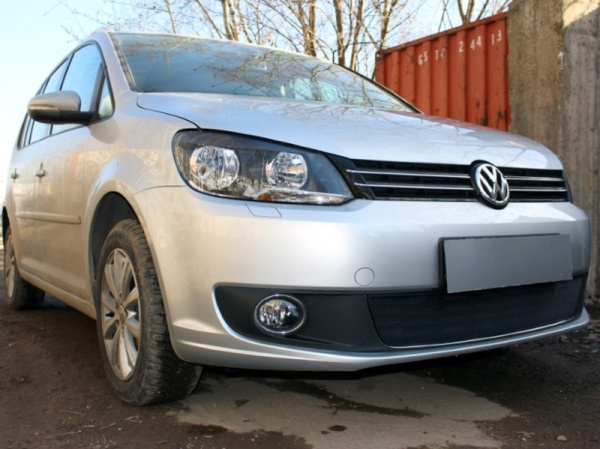 Volkswagen Touran (10–15) Защита радиатора, чёрная