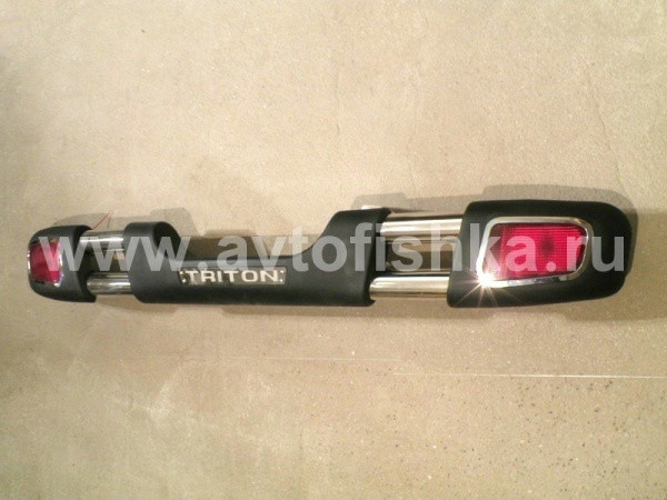 Mitsubishi L200 Triton (05-) бампер задний из нержавеющей стали, с пластиковыми окончаниями, фонарями рефлекторами, дизайн APOLO