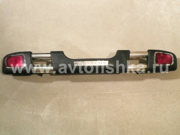 Mitsubishi L200 Triton (05-) бампер задний из нержавеющей стали, с пластиковыми окончаниями, фонарями рефлекторами, дизайн APOLO