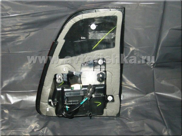 Toyota Land Cruiser 100 (98-07) фонари задние светодиодные красно-хромированные, внутренние на заднюю дверь, комплект 2 шт.