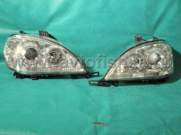 Mercedes ML W163 (98-05) фары передние линзовые хромированные, с нижней подсветкой, с мотором электрокорректора, с противотуманным светом, комплект 2 шт.