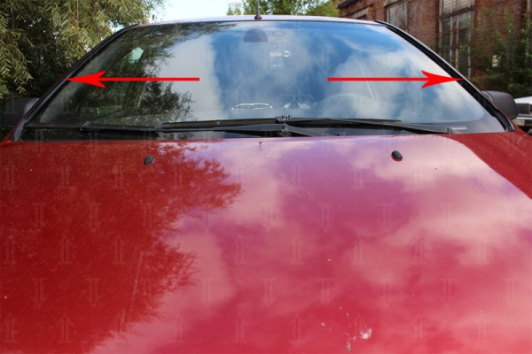Ford Focus (05–/08–) Дефлектор лобового стекла