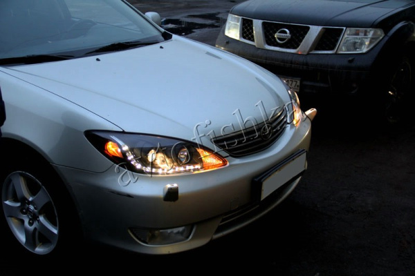 Toyota Camry 30 (01-06) фары передние линзовые черные с подсветкой DRL