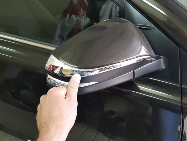 Toyota RAV4 (13–/15–) Молдинг на зеркала под повторитель, 2 части, хром