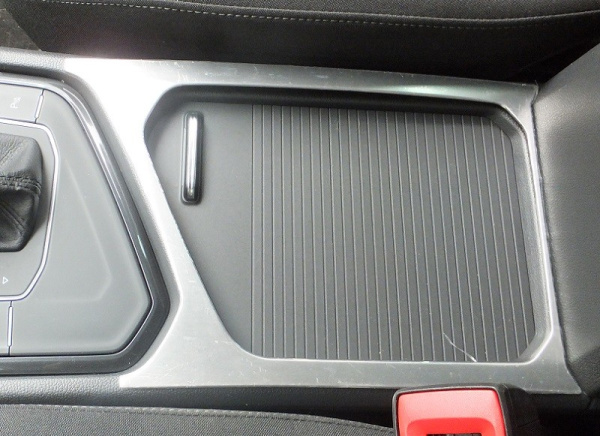 Volkswagen Tiguan (17–) Окантовка центральной консоли, 1 часть, нерж. сталь