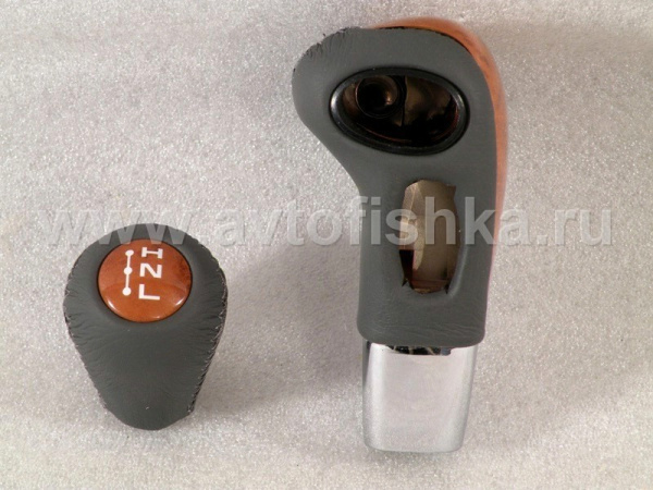 Toyota Land Cruiser 100 (98-03) ручки на рычаги переключения передач АКПП, светлое дерево серая кожа с хромом, под прямой селектор, с боковым фиксатором