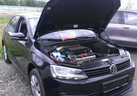 Volkswagen Jetta (11–14) Упор капота (комплект 2 шт.)