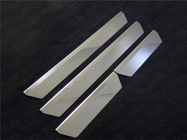 Mitsubishi Outlander (15–) Накладки на пороги (лист шлифованный)