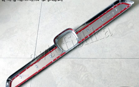 Honda CR-V III (06-12) накладка хромированная на заднюю дверь, пластиковая