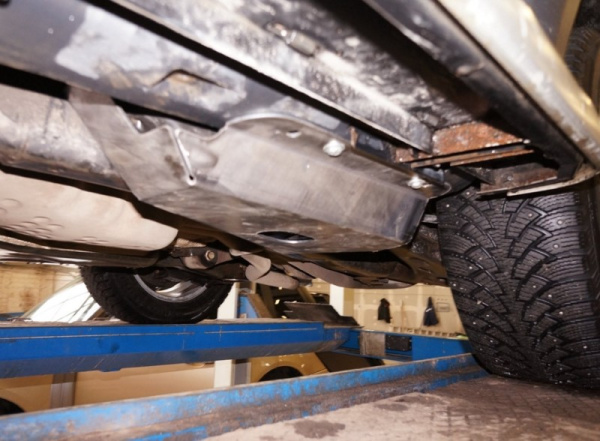 Land Rover Discovery (05–/10–) Защита помпы подвески, алюминий (V-2,7TD, 3,0TD)