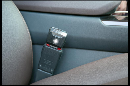 Жесткий удлинитель замка ремня безопасности с логотипом Mercedes, длина 4,5 см