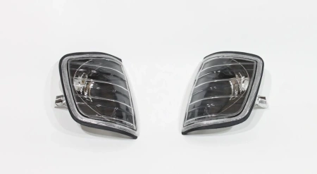 Mercedes W124 (84-95) поворотники передние угловые черные, комплект 2 шт.