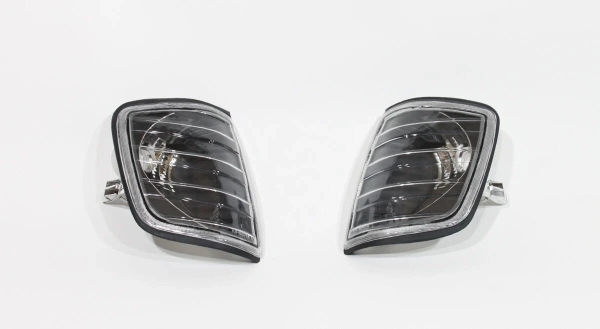 Mercedes W124 (84-95) поворотники передние угловые черные, комплект 2 шт.