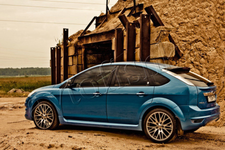 Внешние накладки на пороги Ford Focus 2 "ST" (04-11)