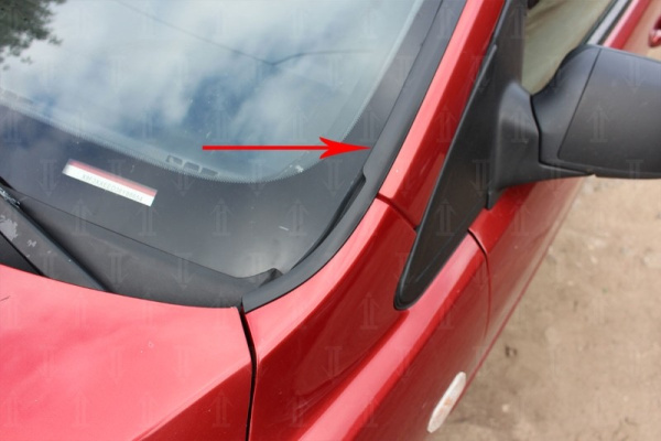 Ford Focus (05–/08–) Дефлектор лобового стекла