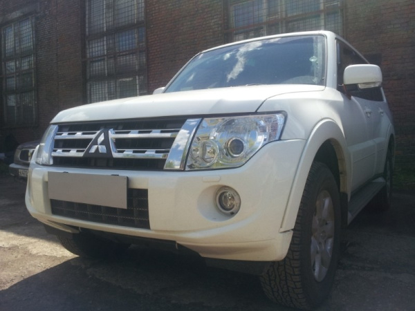 Mitsubishi Pajero (11–14) Защита радиатора Premium, чёрная