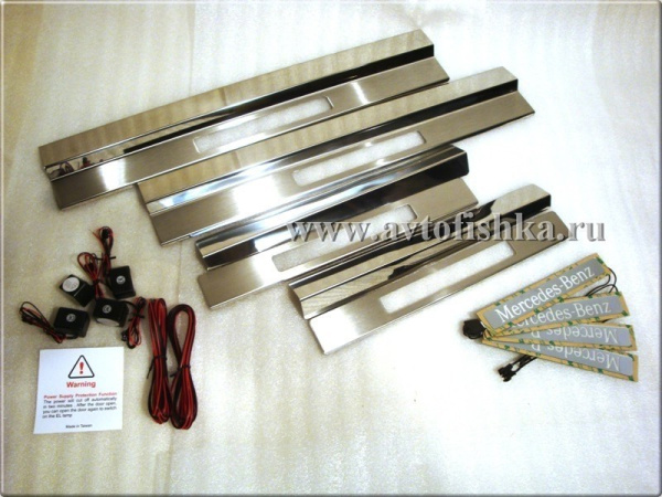 Mercedes E W210 (1995-1999) декоративные накладки на внутренние пороги салона, из нержавеющей стали, со светящейся надписью "BRABUS".