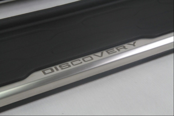 Land Rover Discovery (15–) Пороги OEM