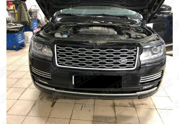Land Rover Range Rover 4 поколение 2012 - 2017 Решетка радиатора хром с черными жабрами стиль 2018 Range Rover Vogue.