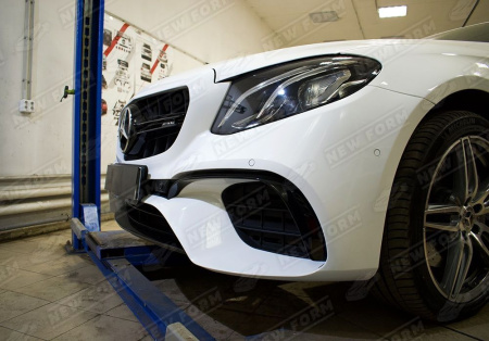 Mercedes-Benz E-Klasse C238 2016 - 2020 Бампер передний 6.3S AMG черный