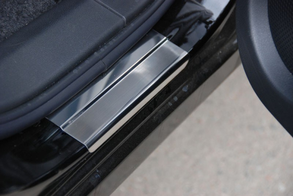 Накладки на внутренние пороги с надписью, нерж. сталь, 4 шт. Alu-Frost 08-0833 для NISSAN Qashqai