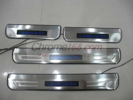 Mitsubishi Lancer 10 (07-) накладки порогов дверных проемов из нержавеющей стали с подсветкой, комплект 4 шт.